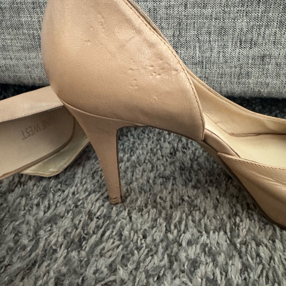 Nude Heels - Nine West size 8 - Picture 5 of 14